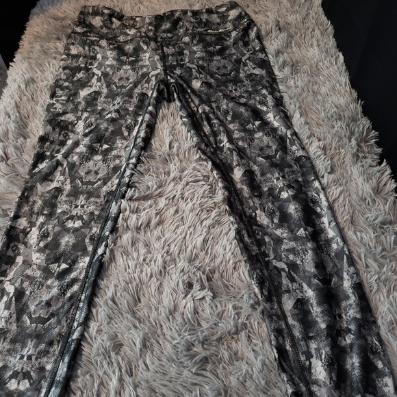 Eddie Bauer black/gray print leggings - Picture 4 of 7